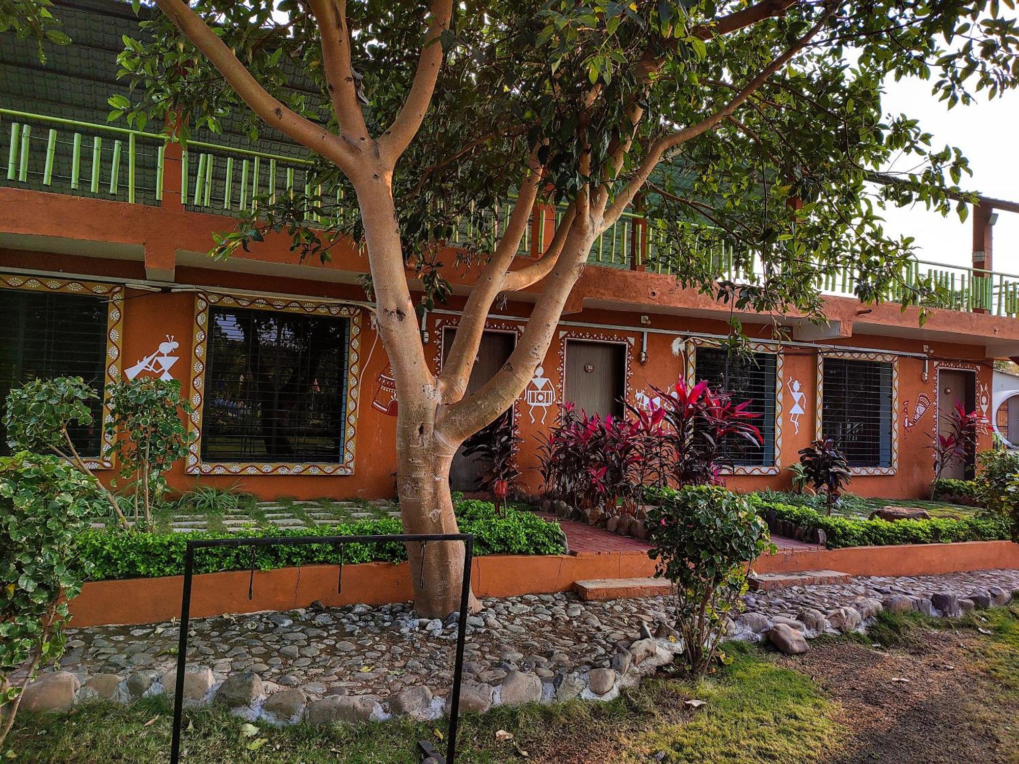 Van Vagdo Resort Rajpipla Dış mekan fotoğraf
