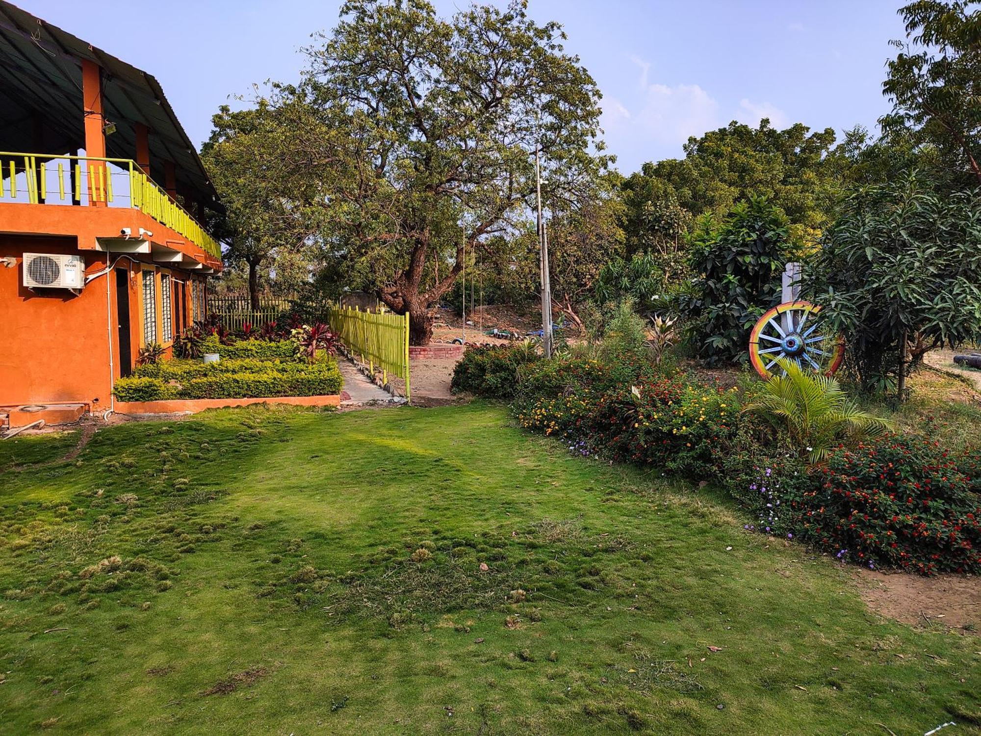 Van Vagdo Resort Rajpipla Dış mekan fotoğraf